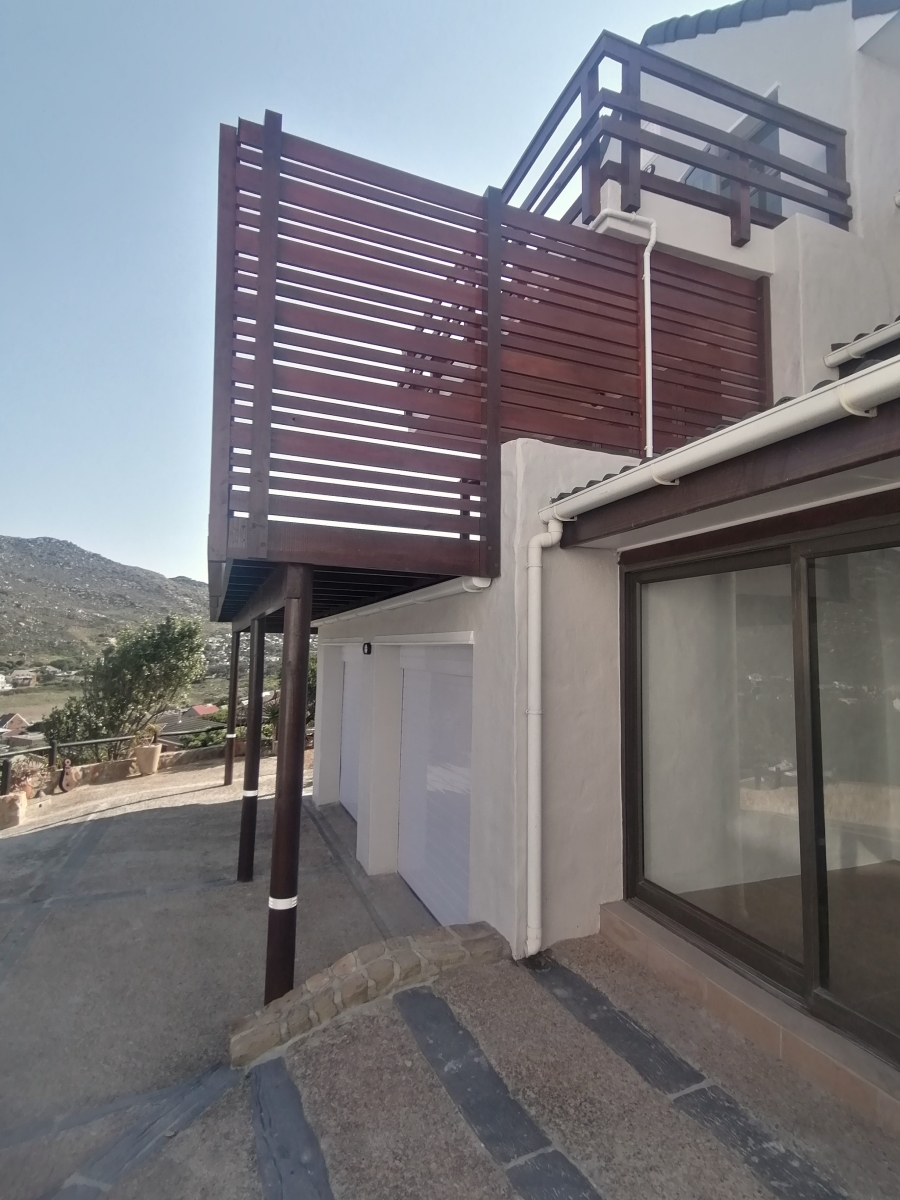 To Let 4 Bedroom Property for Rent in Glencairn Heights Western Cape